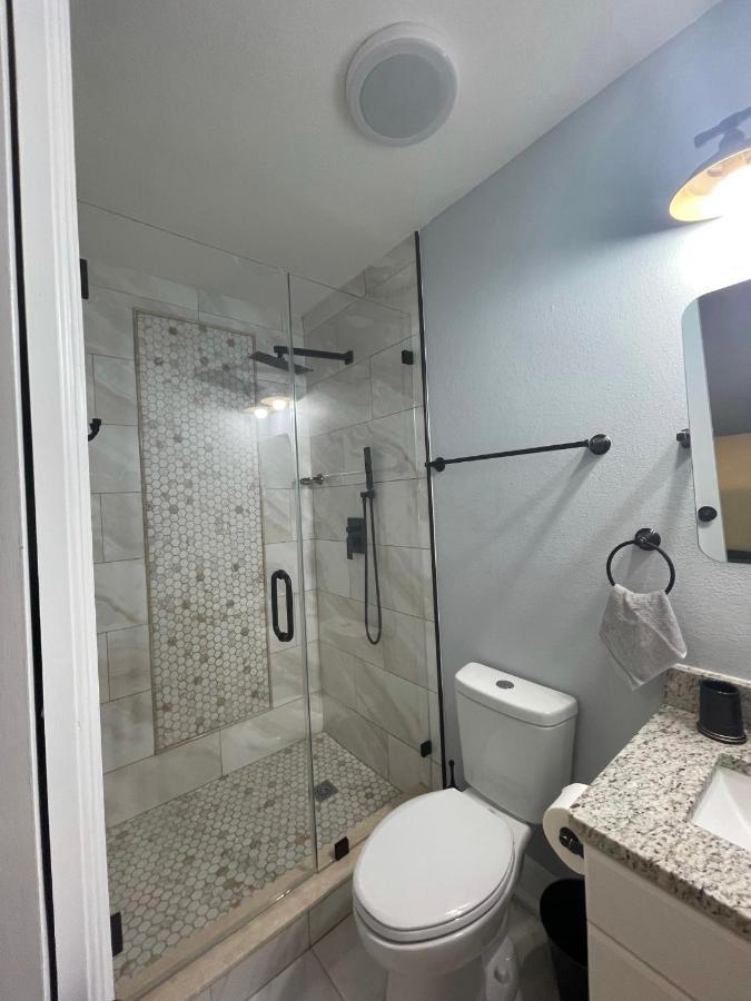 Twelve Oaks Modern Independent Apartment Тампа Екстер'єр фото